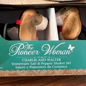 Pioneer woman salt & pepper shakers